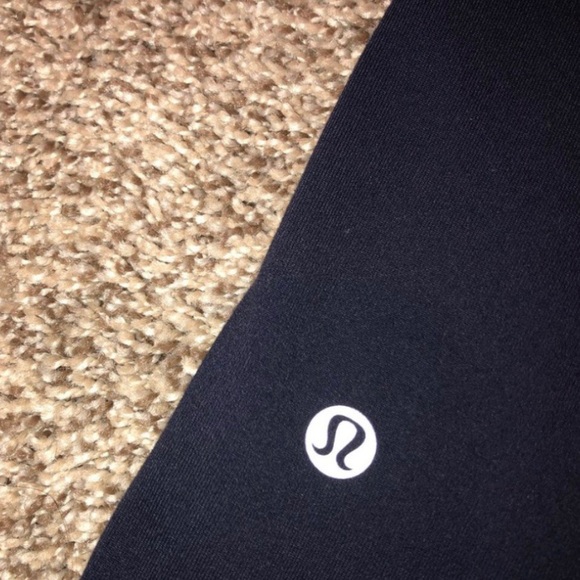 Lululemon Pants Size 2, in perfect condition - Picture 2 of 3